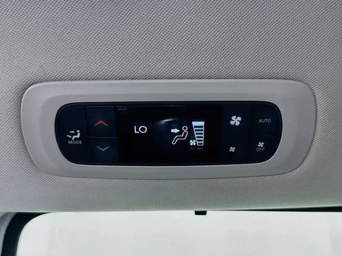 Used 2024 Chrysler Pacifica Touring-L FWD image 25