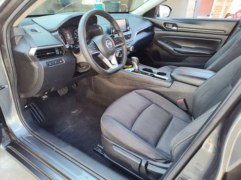 Used 2021 Nissan Altima 2.5 S image 2