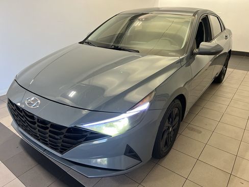 Used 2021 Hyundai Elantra SEL FWD image 2