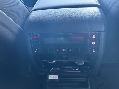 New 2025 Jeep Grand Cherokee L Limited w/ Luxury Tech Group II image 31