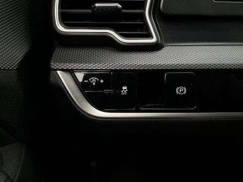 Used 2025 Kia Sportage LX image 20