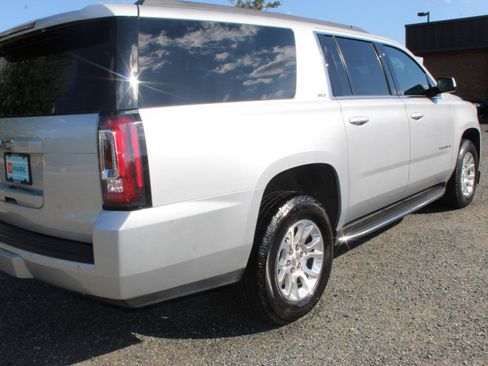 Used 2017 GMC Yukon XL SLT w/ Open Road Package AWD/4WD image 5