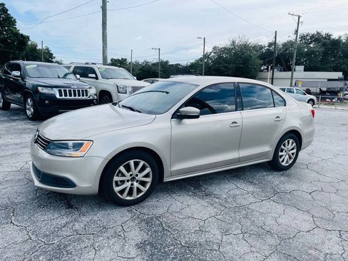 Used 2013 Volkswagen Jetta SE FWD image 4