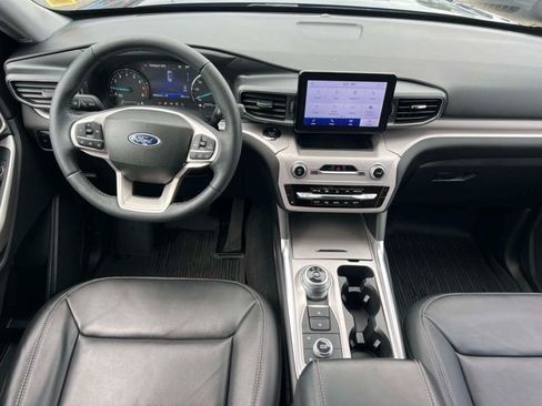 Used 2023 Ford Explorer XLT w/ Equipment Group 202A AWD/4WD image 17