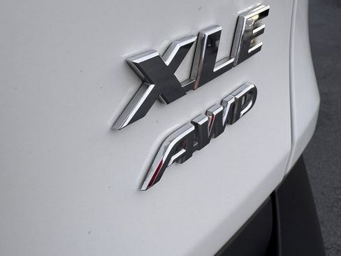 Used 2025 Toyota RAV4 XLE AWD/4WD image 9