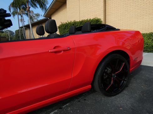 Used 2013 Ford Mustang Convertible image 13