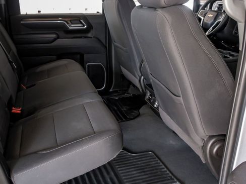 Used 2025 Chevrolet Silverado 2500 LT w/ Convenience Package image 36