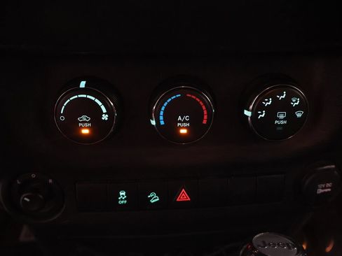 Used 2016 Jeep Wrangler Unlimited Sport w/ Quick Order Package 24S AWD/4WD image 25