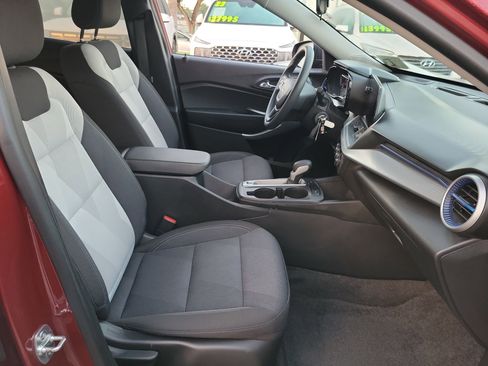 Used 2025 Chevrolet Trax LS image 18
