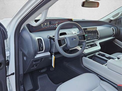 New 2025 Ford Expedition Active image 4