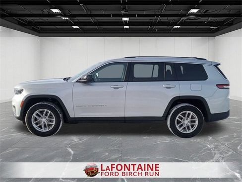 Used 2023 Jeep Grand Cherokee L Laredo image 2