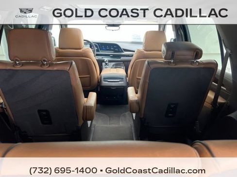 Certified 2022 Cadillac Escalade Premium Luxury AWD/4WD image 15