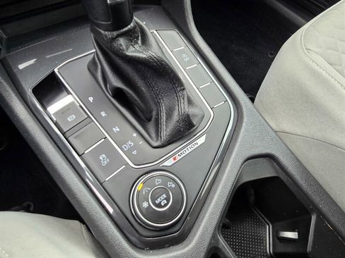 Used 2018 Volkswagen Tiguan S image 21
