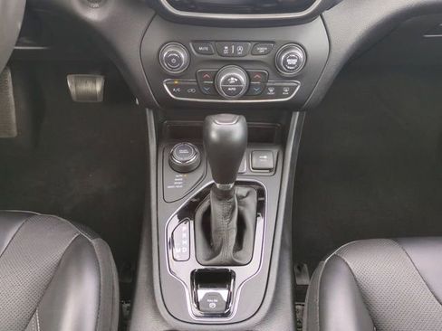 Used 2022 Jeep Cherokee Limited AWD/4WD image 19