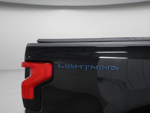 Used 2025 Ford F150 Lightning Lariat AWD/4WD image 39