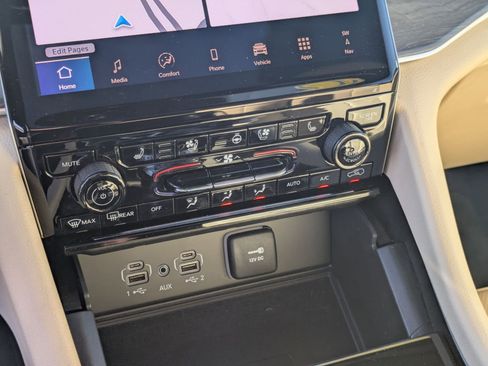 Certified 2024 Jeep Grand Cherokee L Limited w/ Luxury Tech Group II image 23