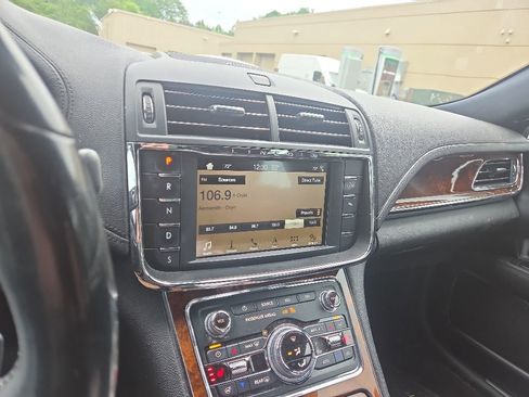 Used 2017 Lincoln Continental Select w/ Climate Package FWD image 15