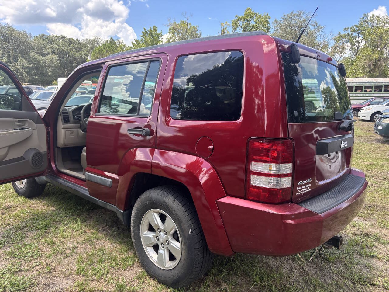 Used 2011 Jeep Liberty Sport AWD/4WD image 6