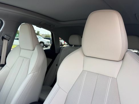 Used 2025 Audi Q5 Premium Plus w/ Premium Plus AWD/4WD image 17