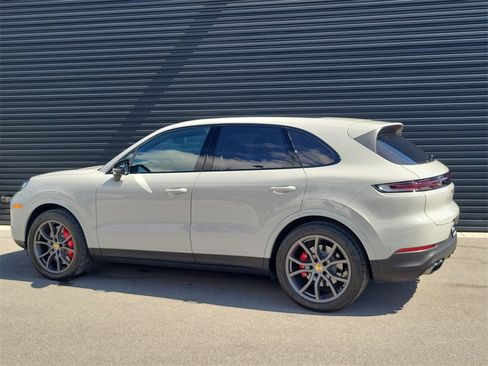 Used 2024 Porsche Cayenne S image 3
