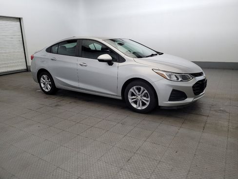 Used 2019 Chevrolet Cruze LS w/ LS Convenience Package FWD image 11