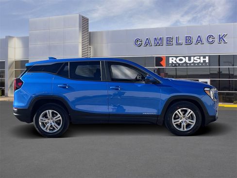 Used 2024 GMC Terrain SLE image 6