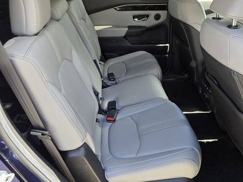 Used 2025 Honda Pilot EX-L image 16