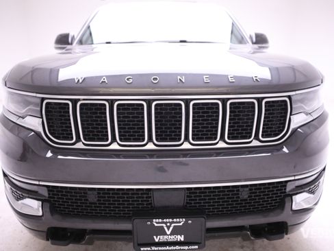 Used 2024 Jeep Wagoneer Base 4x4 w/ HD Trailer Tow Package image 8