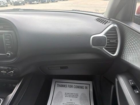 Used 2024 Kia Soul LX w/ Option Group 015 FWD image 21