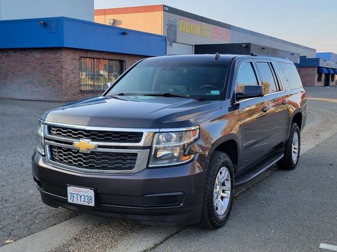 Used 2015 Chevrolet Suburban LT image 1