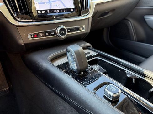 Used 2023 Volvo S90 B6 Plus image 12