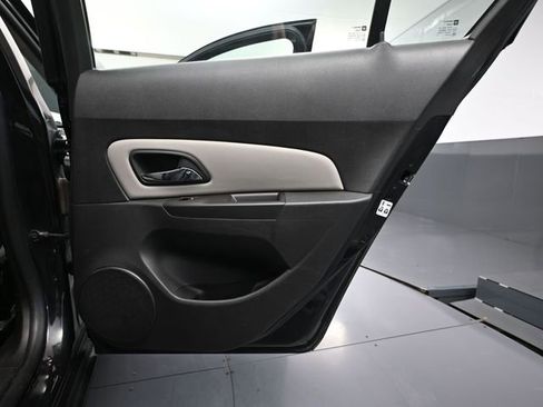 Used 2015 Chevrolet Cruze LS image 34