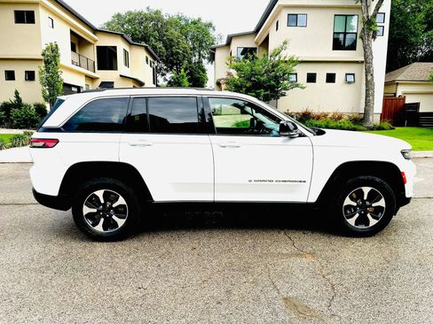 Used 2022 Jeep Grand Cherokee Limited 4xe w/ Luxury Tech Group II AWD/4WD image 6