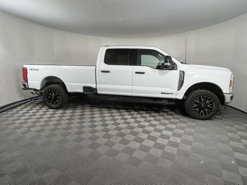 Used 2024 Ford F350 XLT image 5