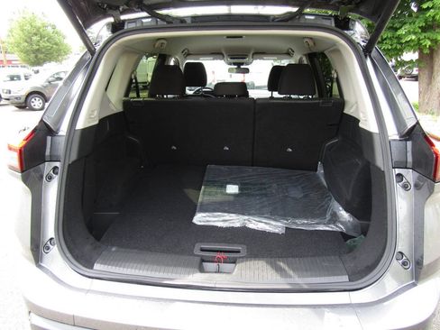 Used 2025 Nissan Rogue SV AWD/4WD image 22