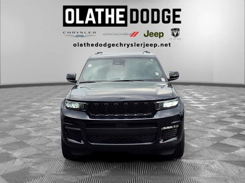 Used 2024 Jeep Grand Cherokee L Limited w/ Black Appearance Package AWD/4WD image 31