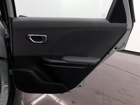 Used 2025 Kia K4 LXS image 30