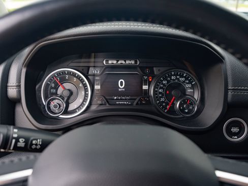 Used 2022 RAM 1500 Laramie AWD/4WD image 14