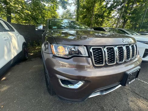 Used 2017 Jeep Grand Cherokee Limited AWD/4WD image 4