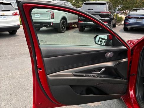 Used 2023 Hyundai Elantra SE FWD image 37