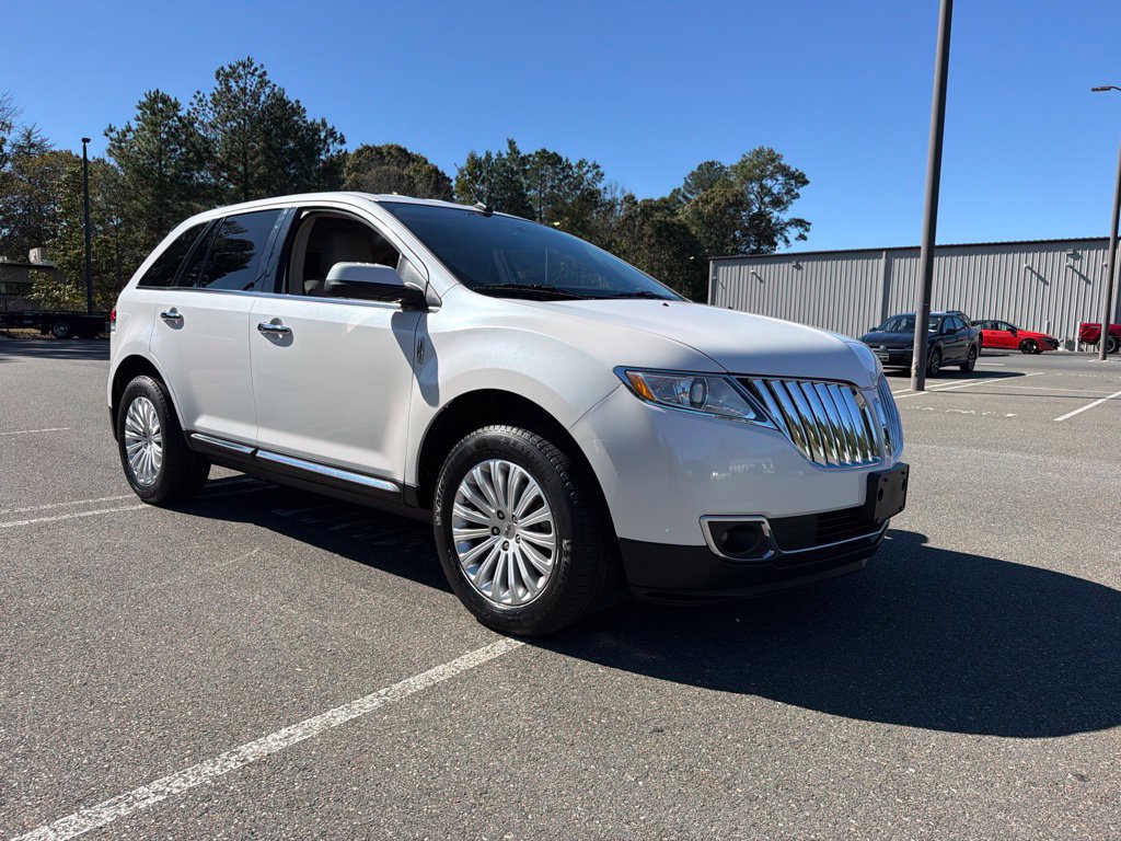 Used 2012 Lincoln MKX FWD image 4