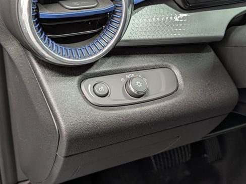 New 2026 Chevrolet Trax LT w/ Sunroof Package FWD image 16