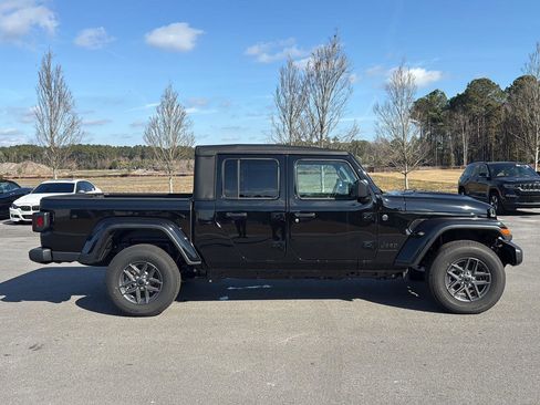 New 2025 Jeep Gladiator Sport image 8