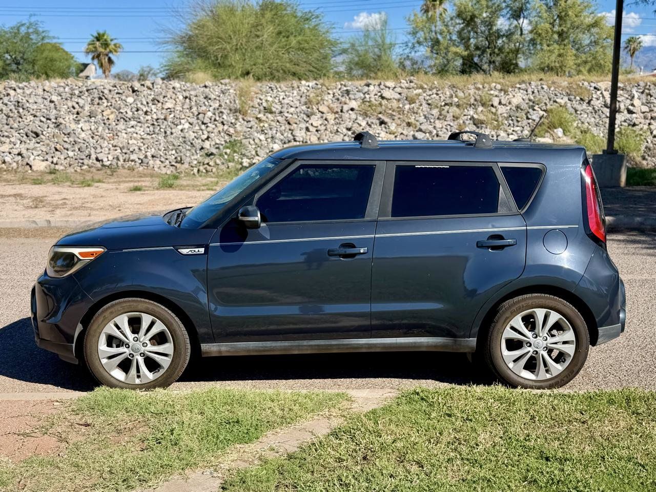 Used 2016 Kia Soul ! FWD image 2