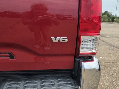 Used 2017 Toyota Tacoma SR5 w/ Tow Package RWD image 5