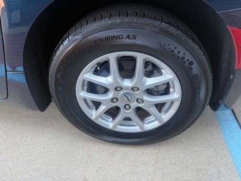 Used 2023 Chrysler Pacifica Touring-L FWD image 13