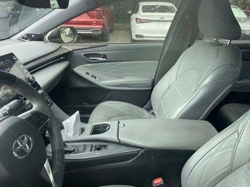 Used 2019 Toyota Avalon Limited FWD image 9