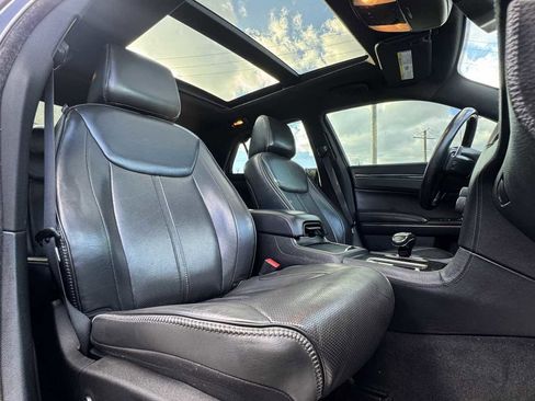 Used 2014 Chrysler 300 C image 27