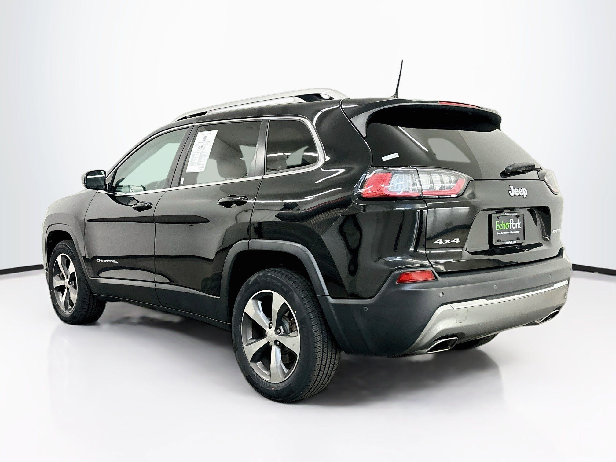 Used 2019 Jeep Cherokee Limited w/ Technology Group AWD/4WD image 5