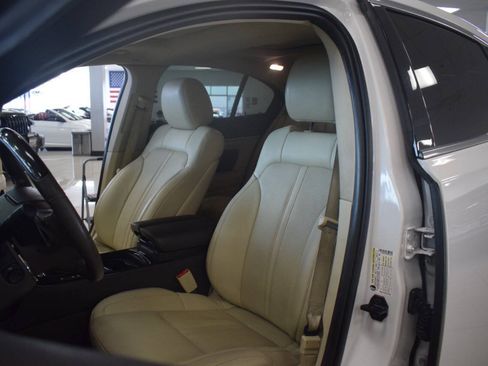 Used 2013 Lincoln MKS AWD image 50